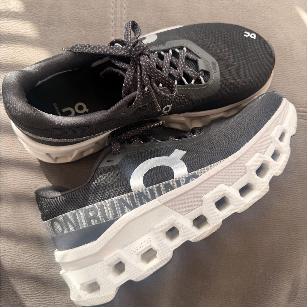 On cloud women sneakers